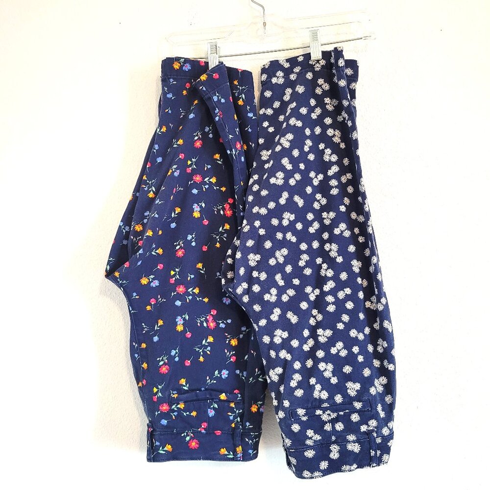 St. John's Bay 2 Pair Women's Capris Blue Floral EUC Size 8